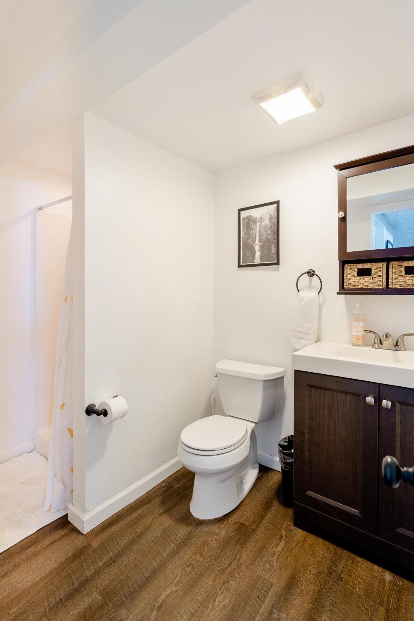 Collection - Spacious 4 Bedroom W Two Kitchens Portland