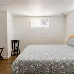 Stay Portland Collection - Spacious 4 Bedroom Home W Two Kitchens