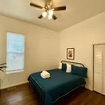 Stay Portland Collection - Spacious 4 Bedroom Home W Two Kitchens