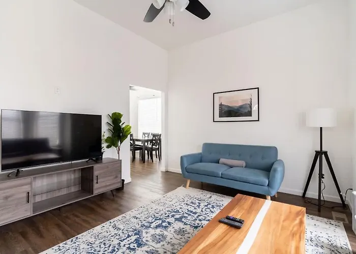 Stay Portland Collection - Spacious 4 Bedroom Home W Two Kitchens