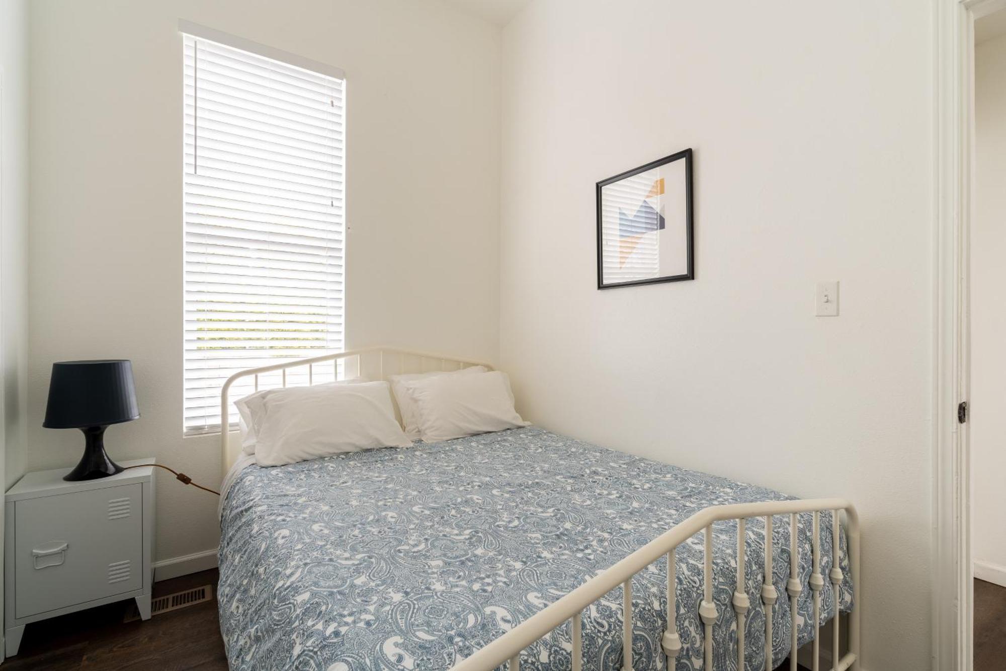 Collection - Spacious 4 Bedroom W Two Kitchens Portland