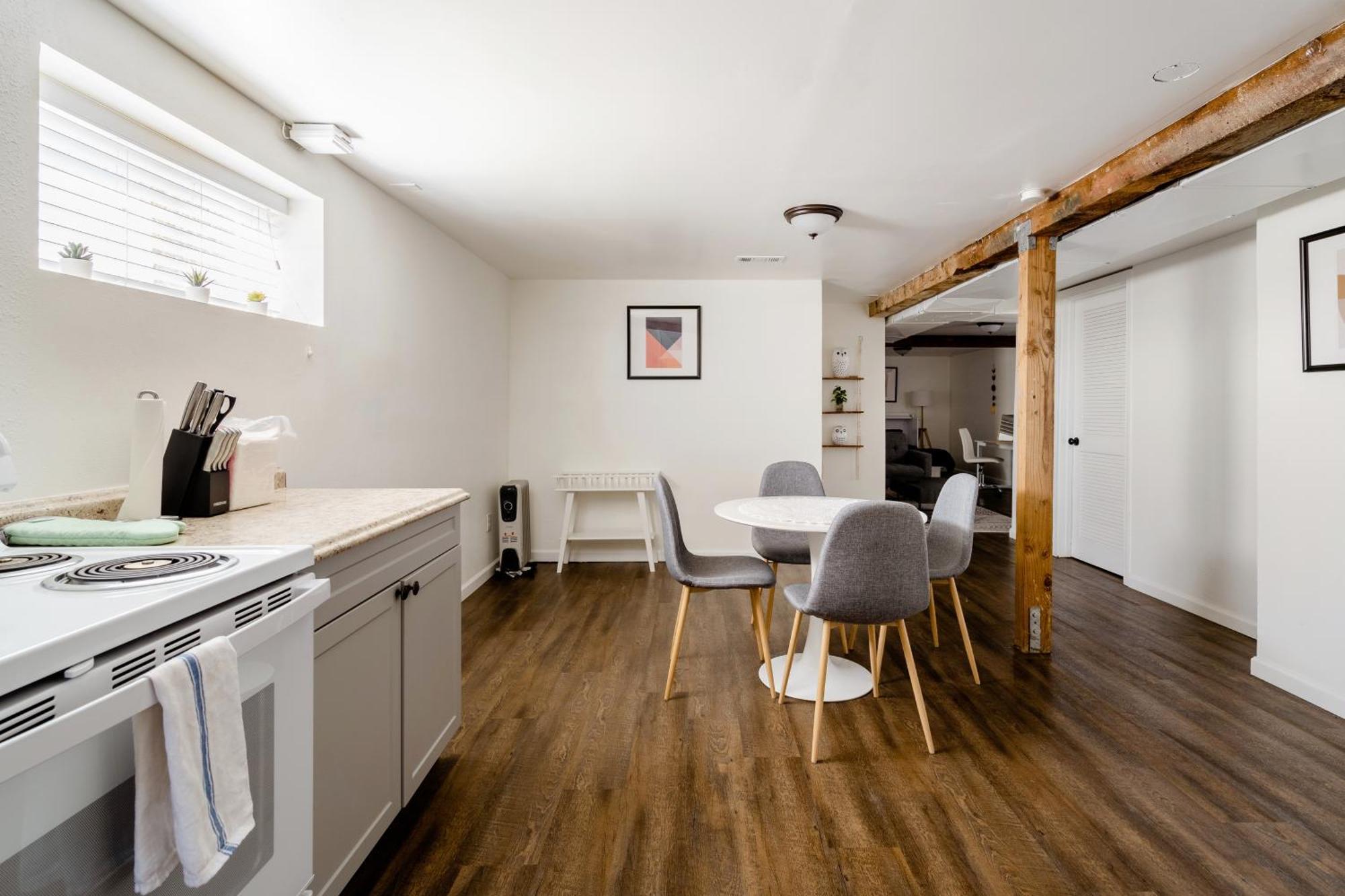 Collection - Spacious 4 Bedroom W Two Kitchens Holiday home