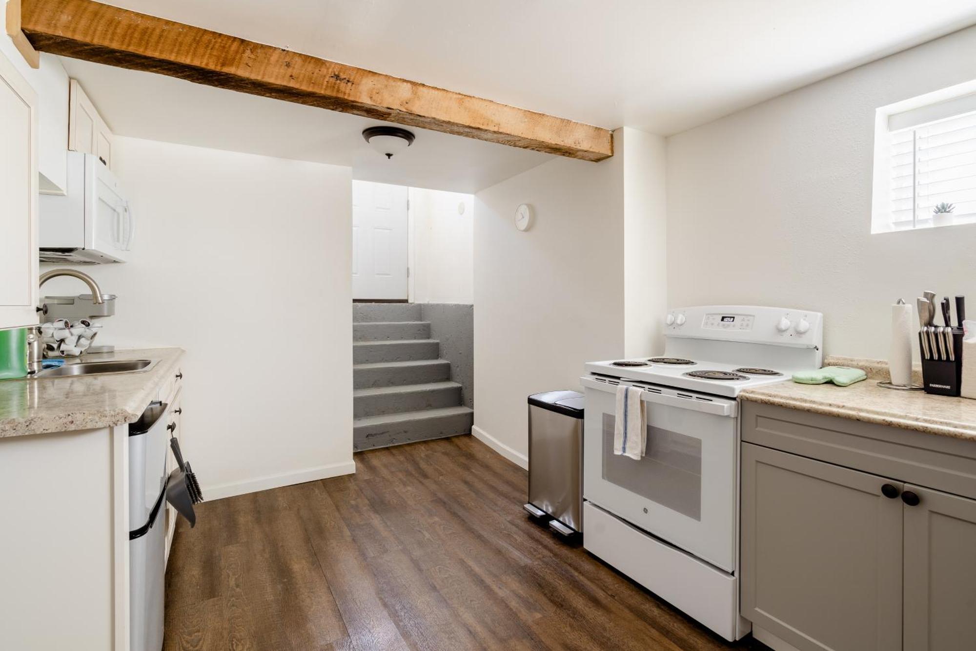 Collection - Spacious 4 Bedroom W Two Kitchens Holiday home Portland