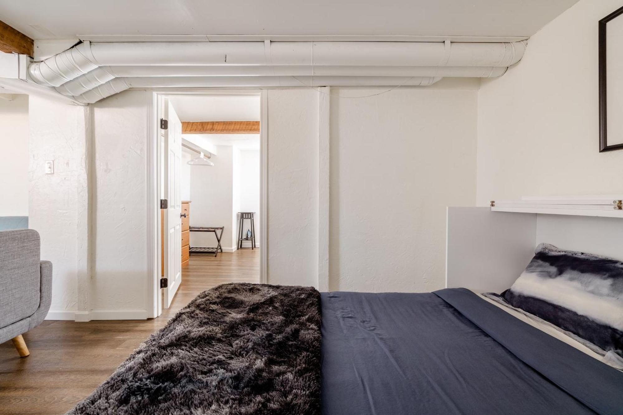 Collection - Spacious 4 Bedroom W Two Kitchens