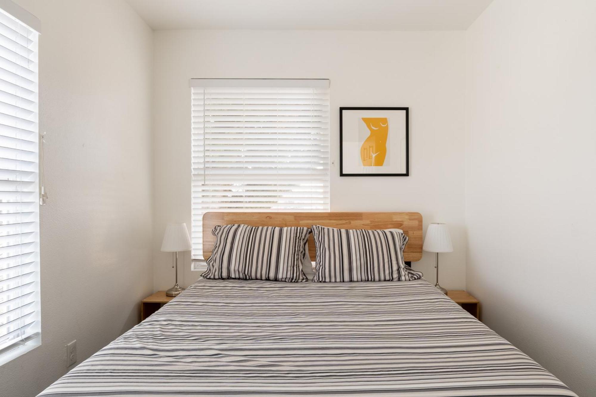 Collection - Spacious 4 Bedroom W Two Kitchens