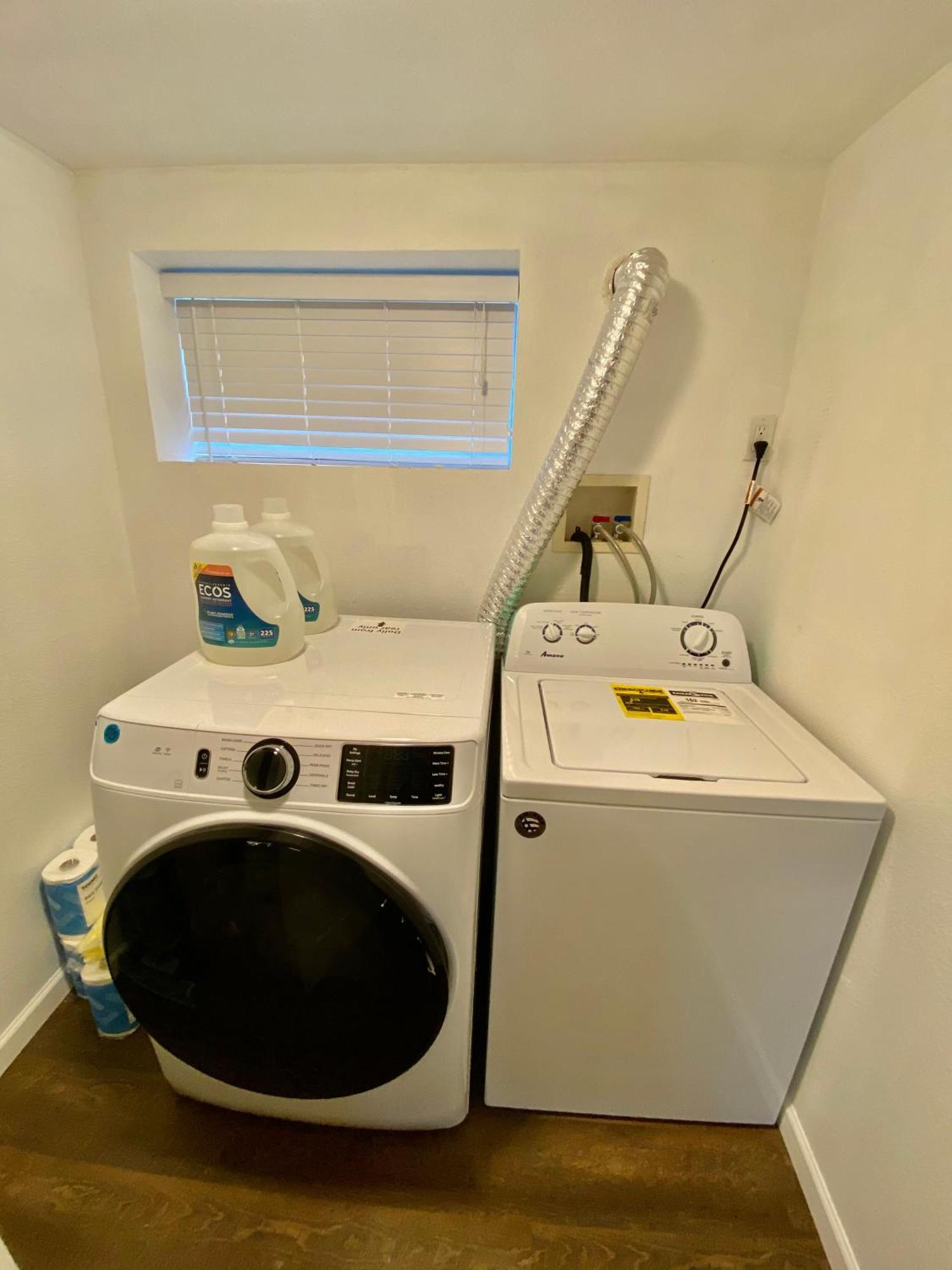 Collection - Spacious 4 Bedroom W Two Kitchens