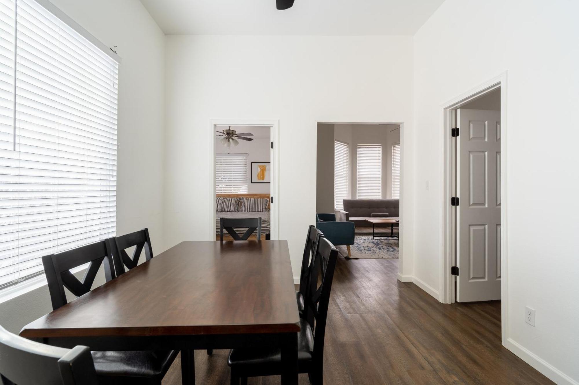 Collection - Spacious 4 Bedroom W Two Kitchens Holiday home Portland