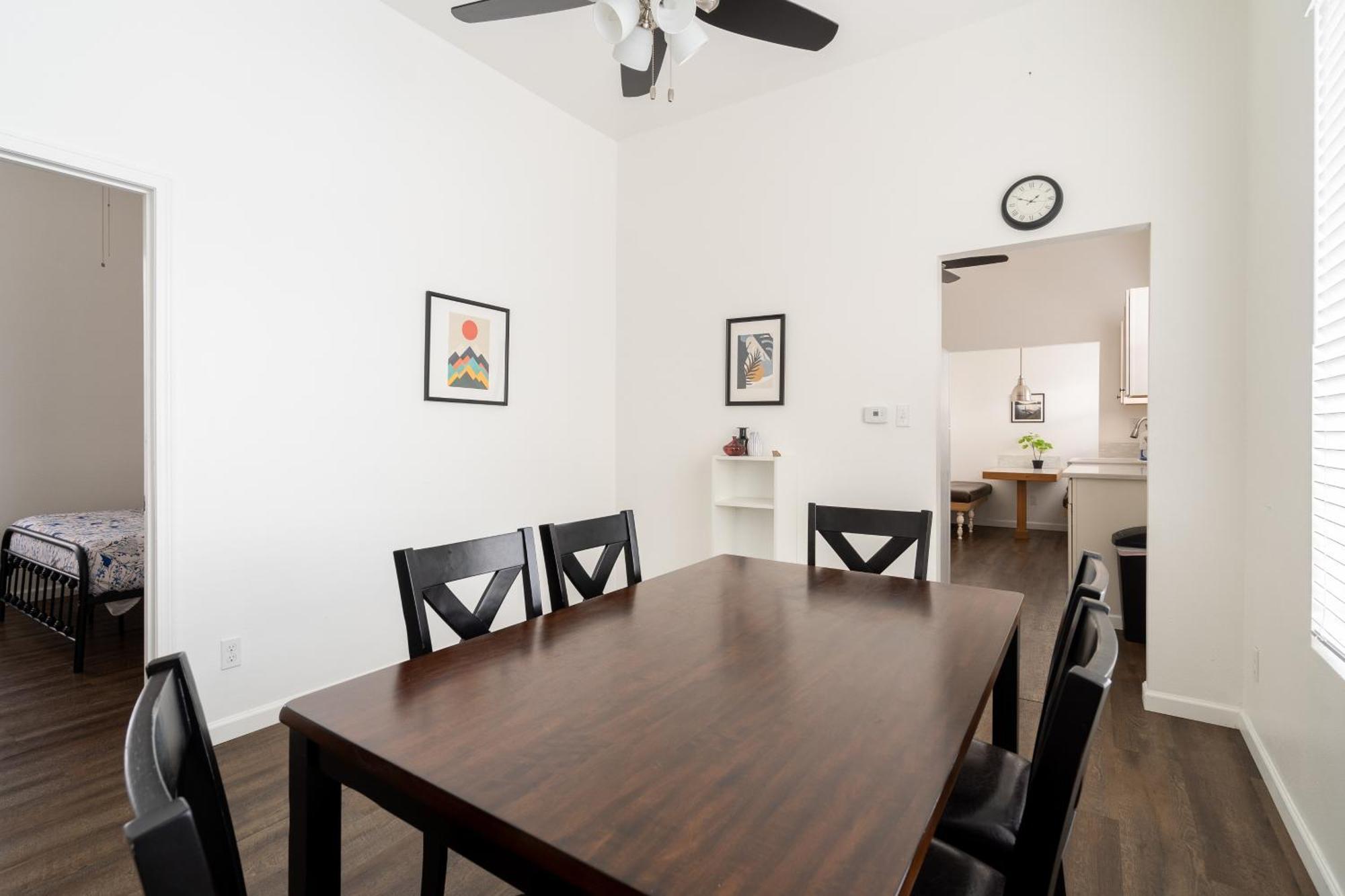 Collection - Spacious 4 Bedroom W Two Kitchens Holiday home