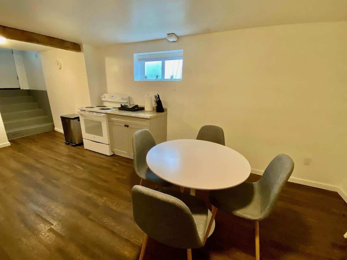 Collection - Spacious 4 Bedroom W Two Kitchens Portland