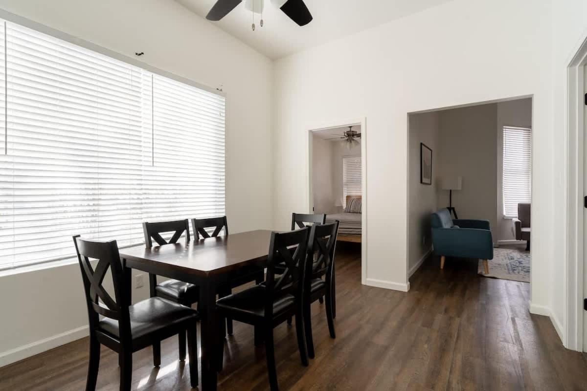 Holiday home Collection - Spacious 4 Bedroom W Two Kitchens