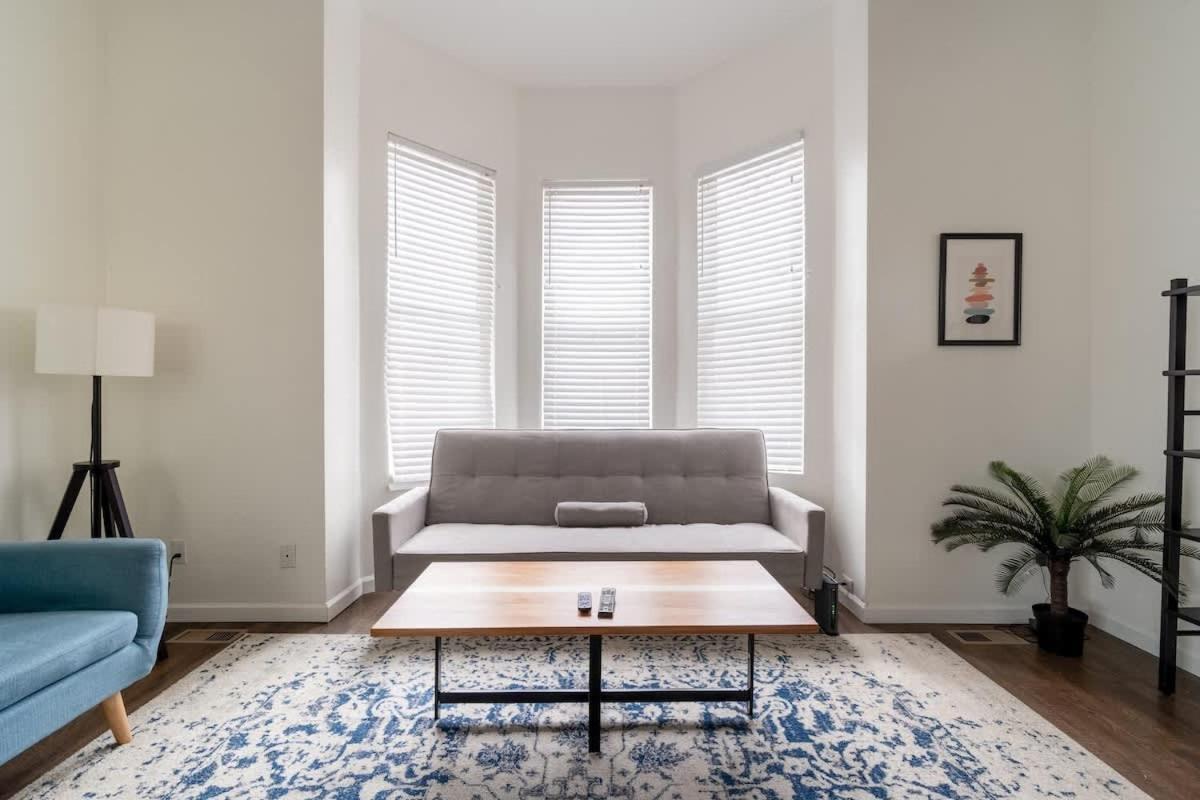 Collection - Spacious 4 Bedroom W Two Kitchens