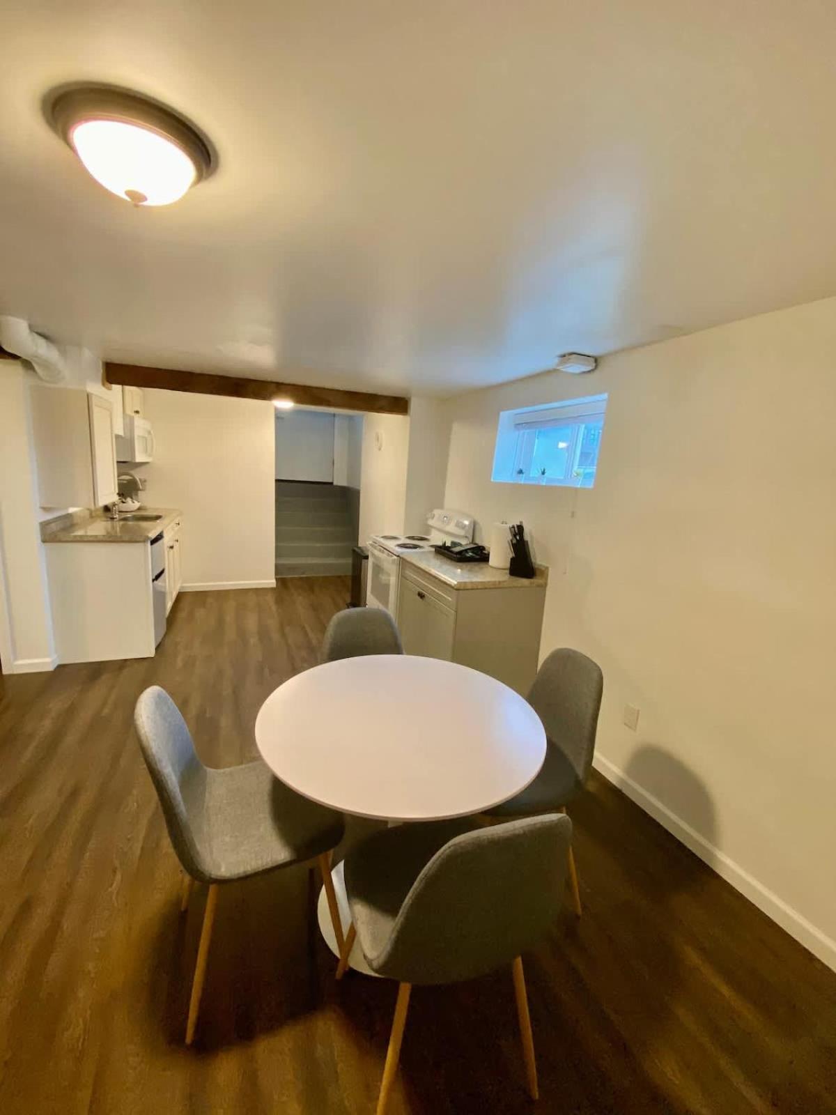 Holiday home Collection - Spacious 4 Bedroom W Two Kitchens *