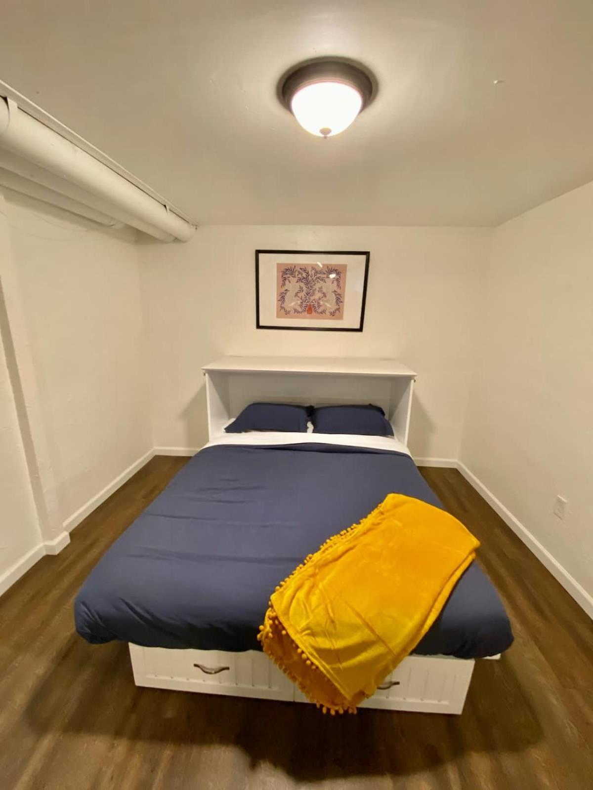 Collection - Spacious 4 Bedroom W Two Kitchens